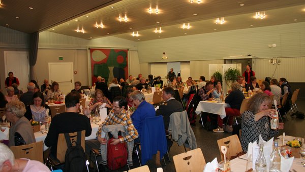 Gesamtbild der GV-Teilnehmenden im Saal 